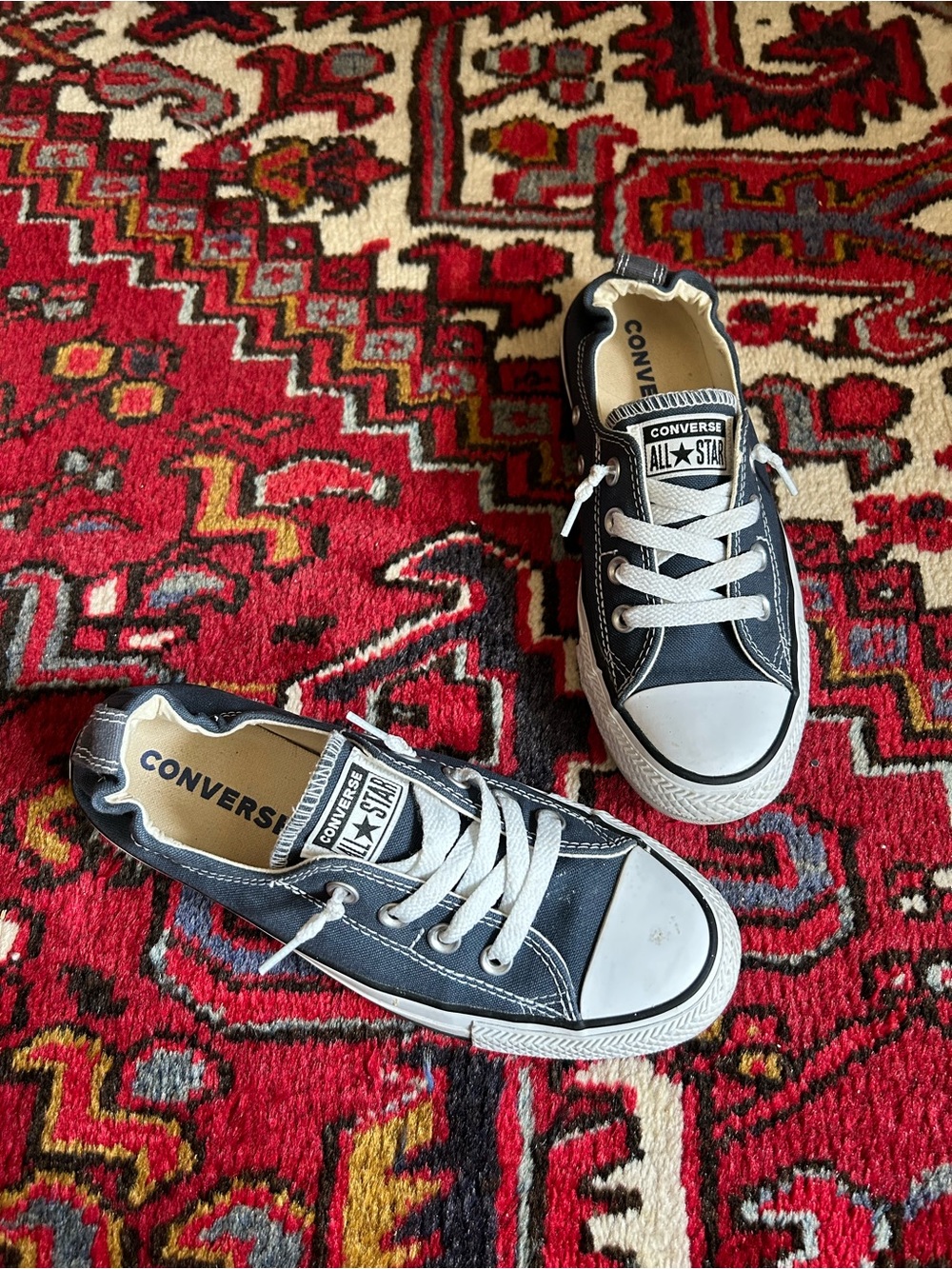 Converse Women’s Low Top Sneakers in Navy gathered heel for secure fit - Picture 3 of 3